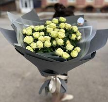 Букет Белые кустовые розы Солинеро в Чердыни